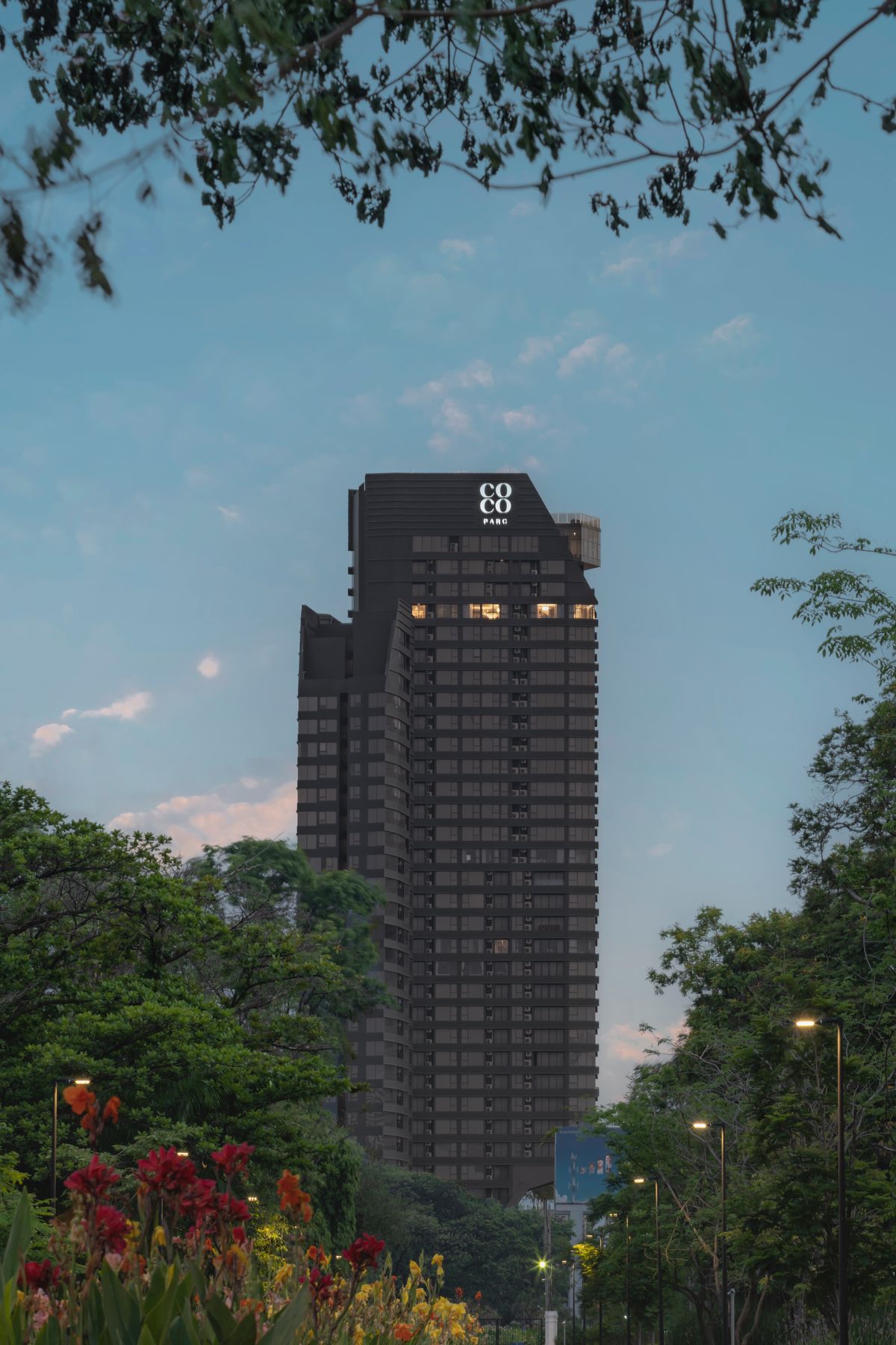 For SaleCondoKhlongtoei, Kluaynamthai : 🔥𝐂𝐎𝐂𝐎 𝐏𝐀𝐑𝐂 Special unit Choose a beautiful room before anyone else. Ready to receive the most promotions 𝐄𝐱𝐜𝐥𝐮𝐬𝐢𝐯𝐞 Lock for every deal.