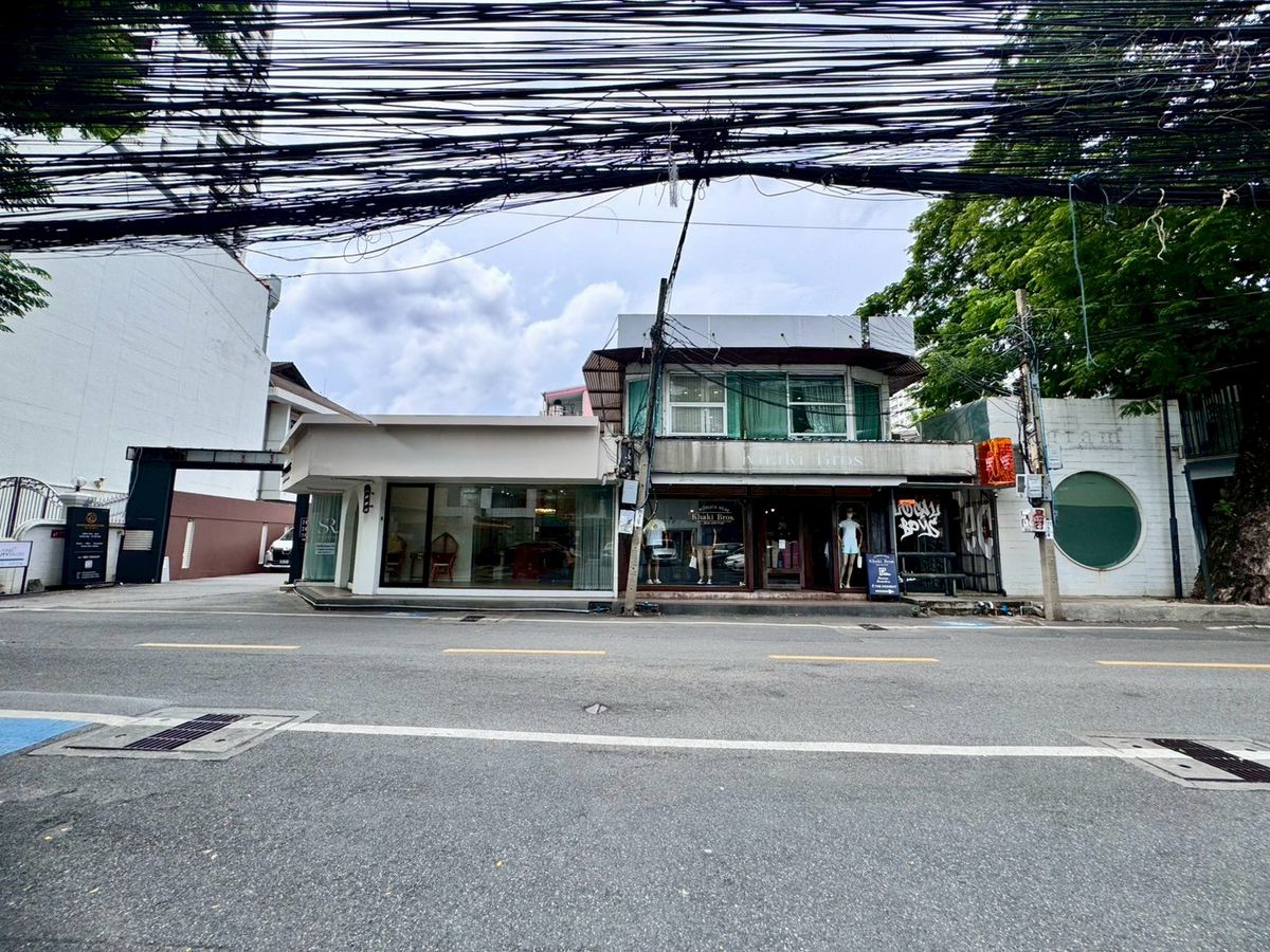 For RentRetail SpaceSukhumvit, Asoke, Thonglor : Rent a great value area of Soi Thonglor 13 (Sukhumvit 55), good location near the business area (N.1806)