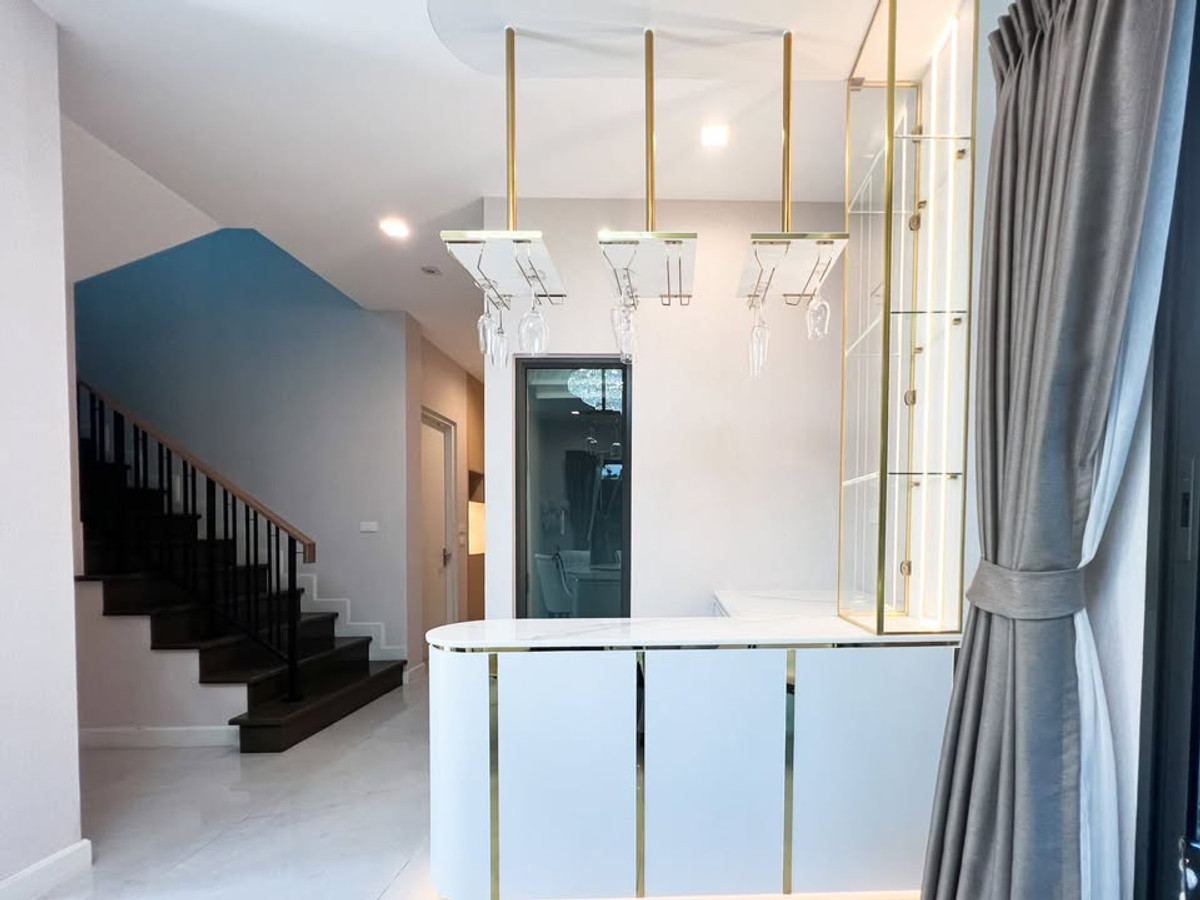 For RentHouseVipawadee, Don Mueang, Lak Si : 4Bedroom House with Smart Home System and Koi Pond near Don Mueang Airport