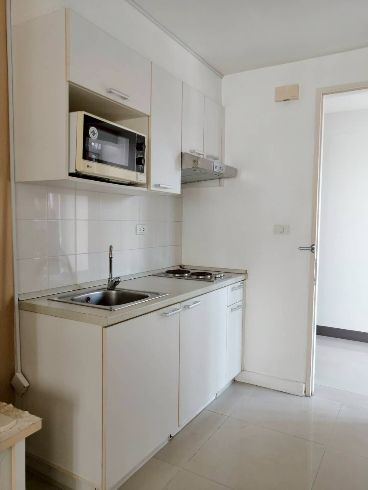 ให้เช่าคอนโดสุขุมวิท อโศก ทองหล่อ : The Clover Thonglor (เดอะ โคลเวอร์ ทองหล่อ) (1bed1bath 40sqm)