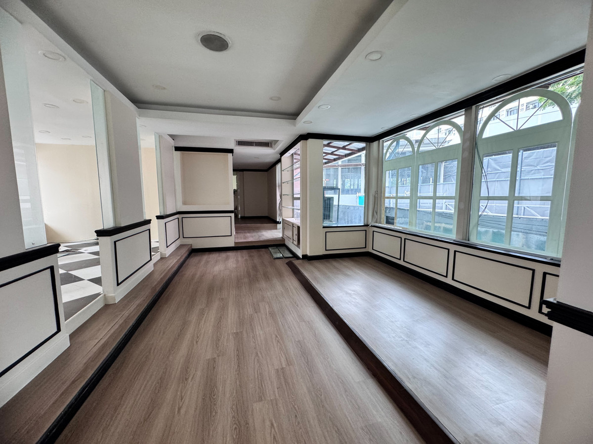 For RentRetail SpaceSukhumvit, Asoke, Thonglor : Rent a great value area of Soi Thonglor 13 (Sukhumvit 55), good location near the business area (N.1806)