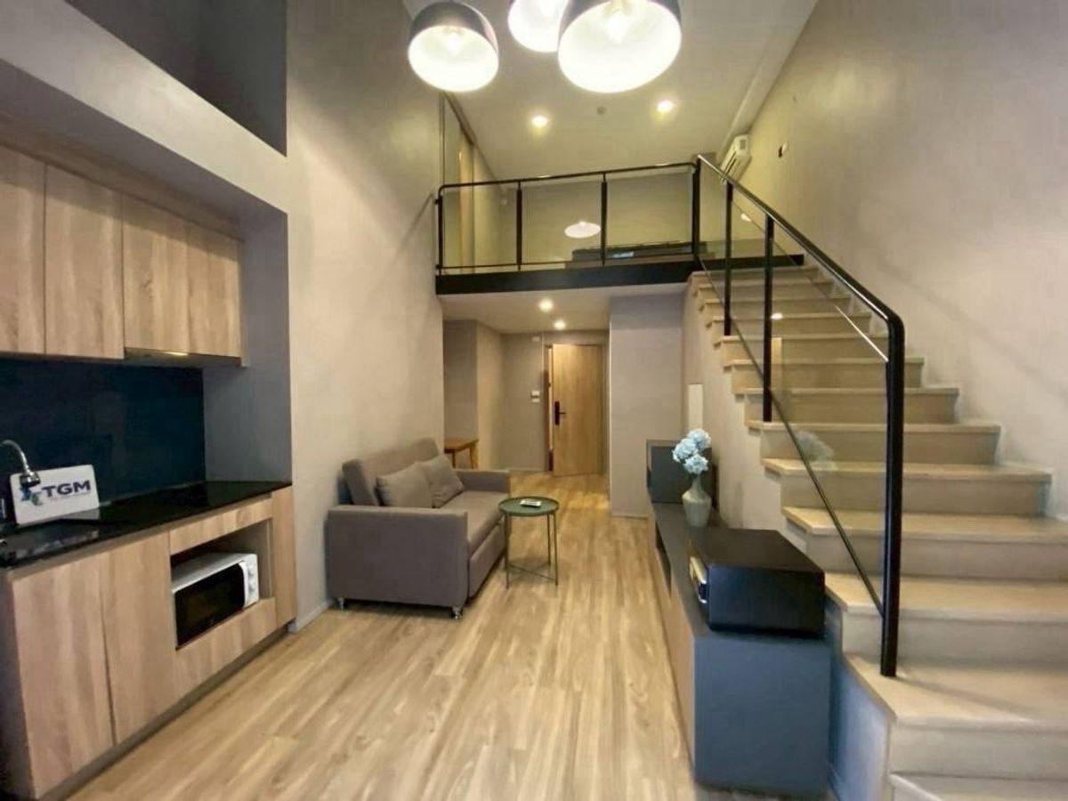 For RentCondoSathorn, Narathiwat : ⭐️ Rent a Blossom Sathorn-Charoenrat, a spacious Duplex room.