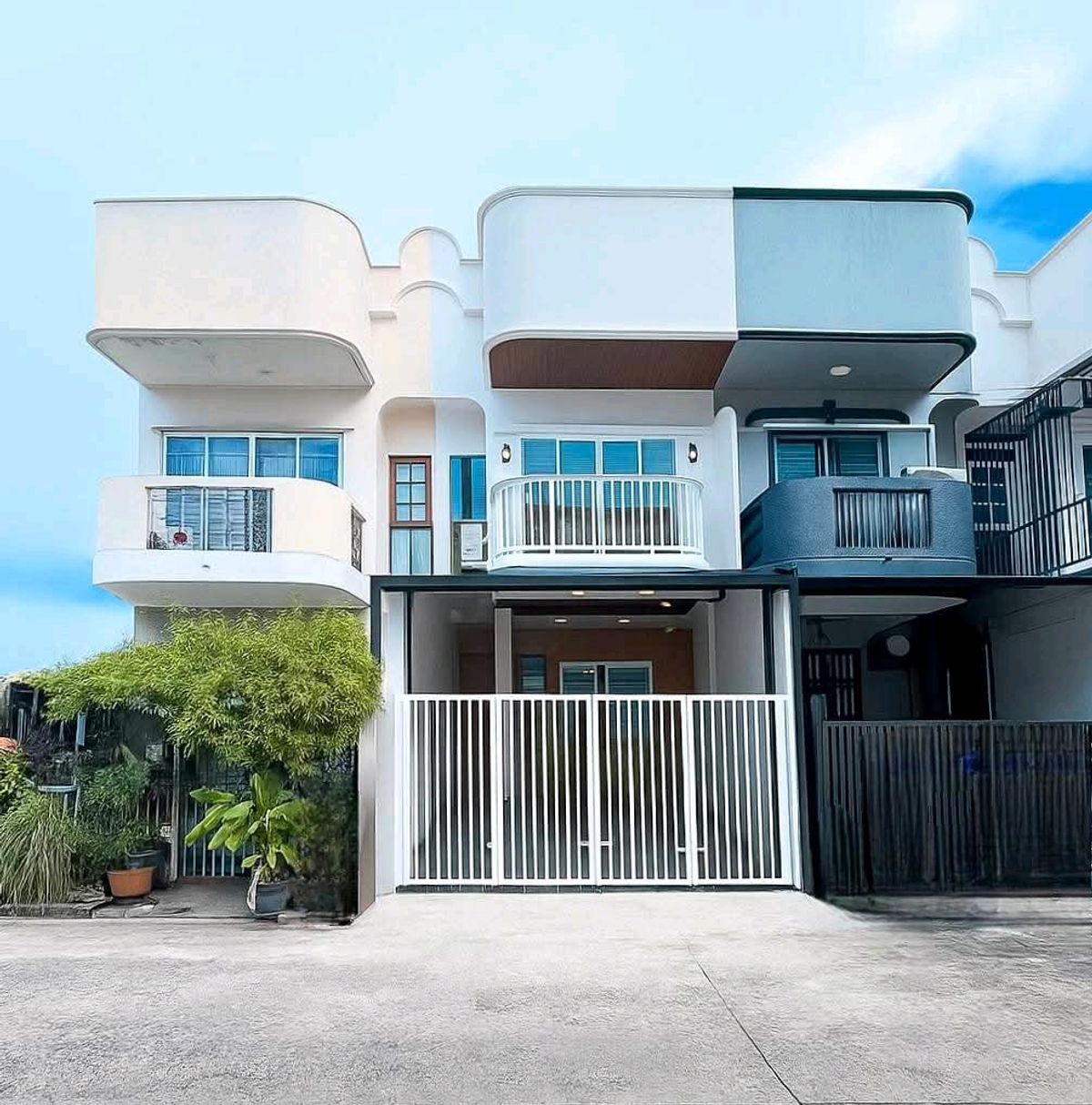ขายทาวน์โฮมโชคชัย4 ลาดพร้าว71 : ขายทาวน์โฮม รีโนเวทใหม่ใน 84 แมนชั่น ใกล้ MRT ลาดพร้าว 71 เพียง 900 เมตร​