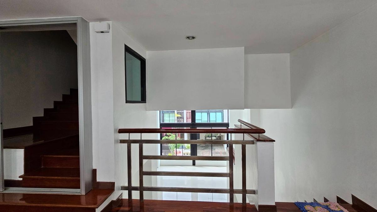 ขายโฮมออฟฟิศเลียบทางด่วนรามอินทรา : ขาย โฮมออฟฟิศ เดอะ ฮาบิแทท ศรีวรา ถนนศรีวรา ซอยลาดพร้าว 94 แขวงวังทองหลาง เขตวังทองหลาง กรุงเทพมหานคร 