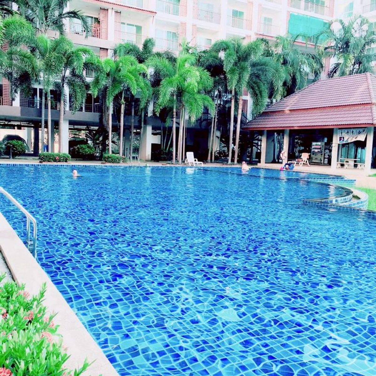 For RentCondoPattaya, Bangsaen, Chonburi : The AD BANGSARAY LAKE & Resort condo is a dual room, a dual room to find a total of 1 large room, 51 sqm. Building C, 4th floor, condo is opposite the Bangsaeng Municipality, Sattahip District, Chon Buri Province.