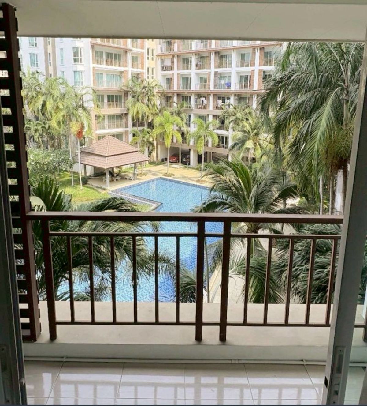For RentCondoPattaya, Bangsaen, Chonburi : The AD BANGSARAY LAKE & Resort condo is a dual room, a dual room to find a total of 1 large room, 51 sqm. Building C, 4th floor, condo is opposite the Bangsaeng Municipality, Sattahip District, Chon Buri Province.