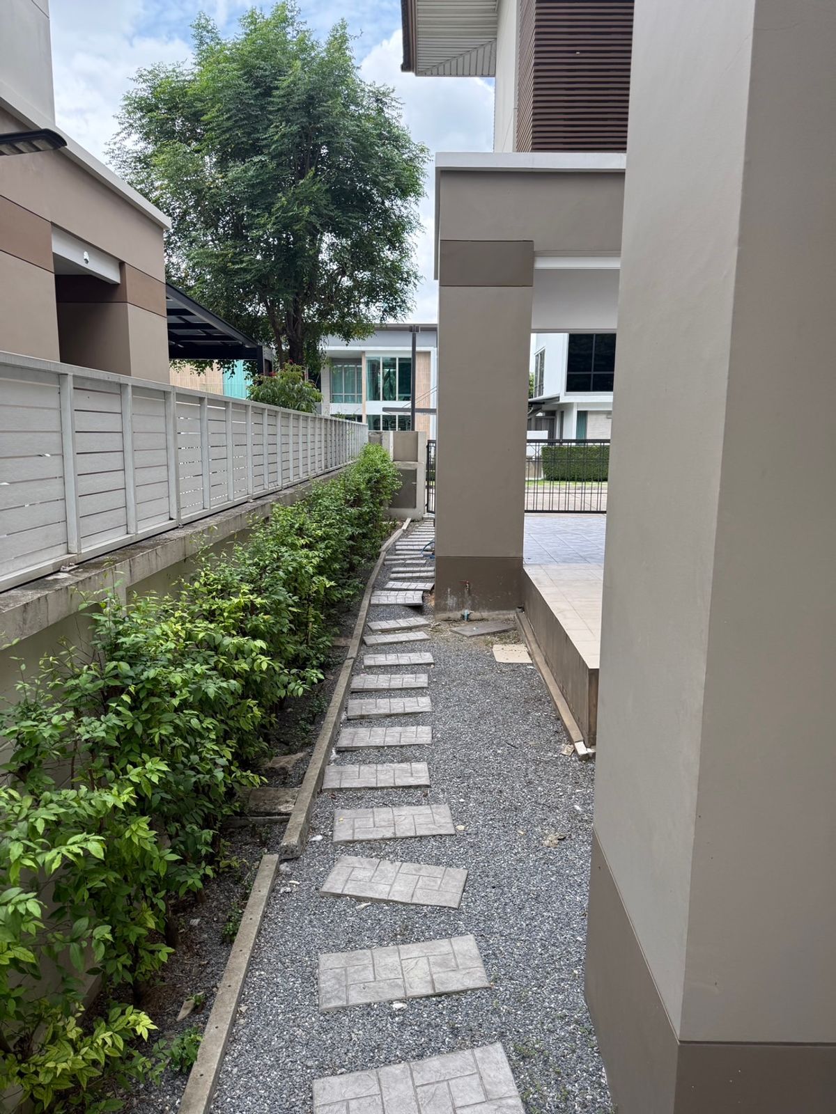 ขายบ้านพุทธมณฑล ศาลายา : (For Sale) Nirvana Icon Pinklao 19.5 ล้านบาท 3 ห้องนอน 4 ห้องน้ำ ขนาด 145 ตร.ว. โทร 0838824256 Big