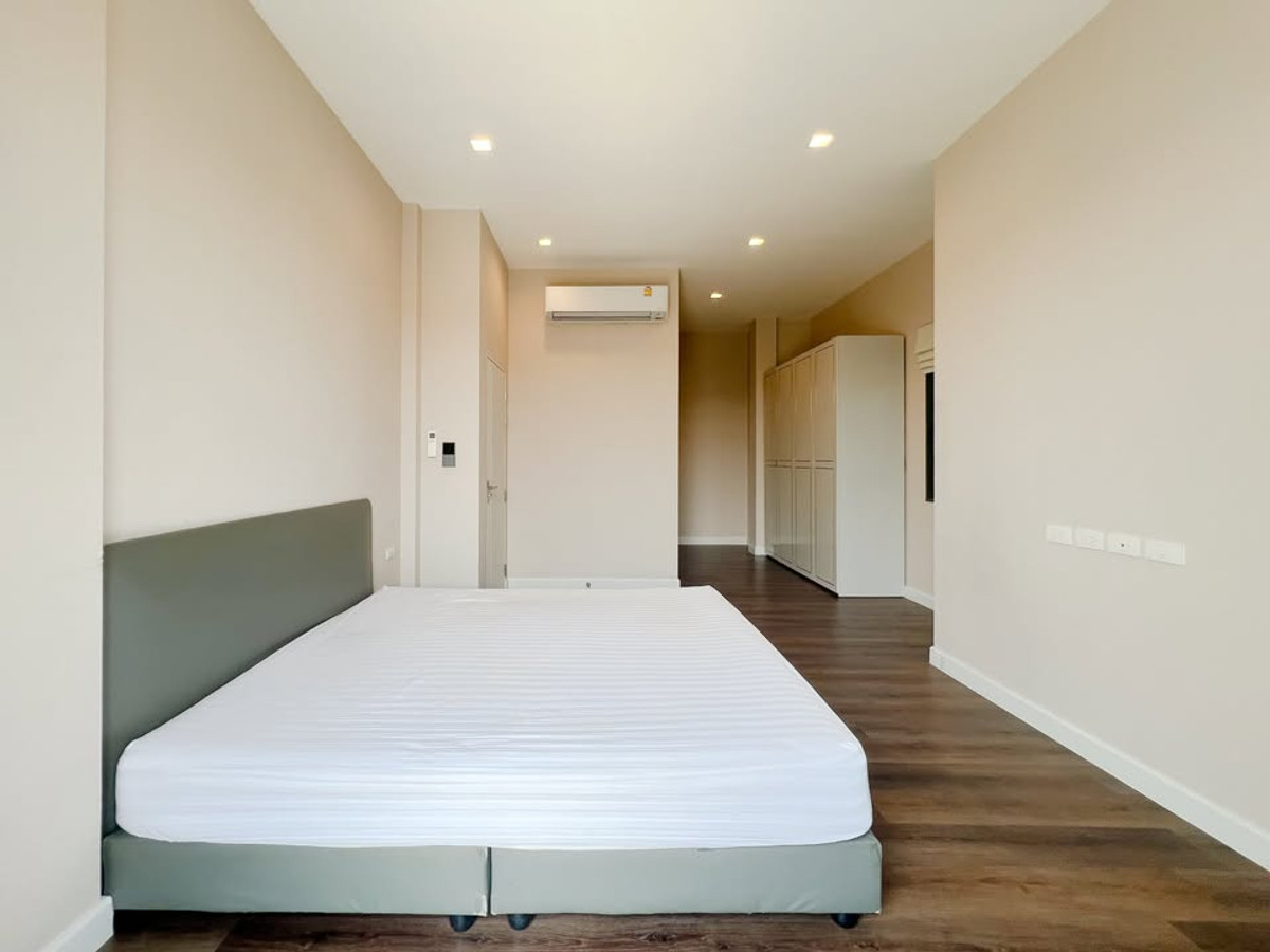 For RentHouseVipawadee, Don Mueang, Lak Si : 4Bedroom House with Smart Home System and Koi Pond near Don Mueang Airport