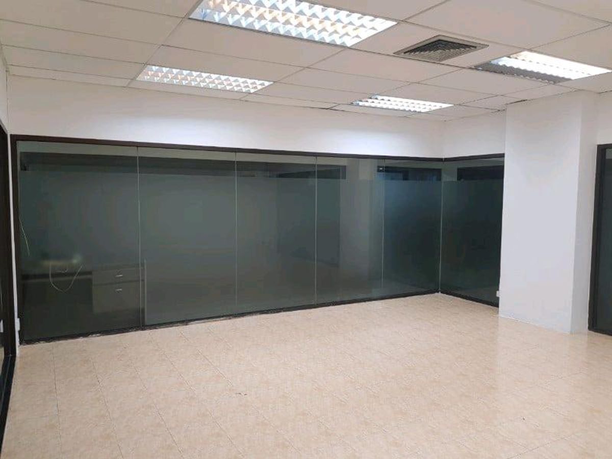 สำนักงานสุขุมวิท อโศก ทองหล่อ : Omni Tower Sukhumvit Nana for rent 