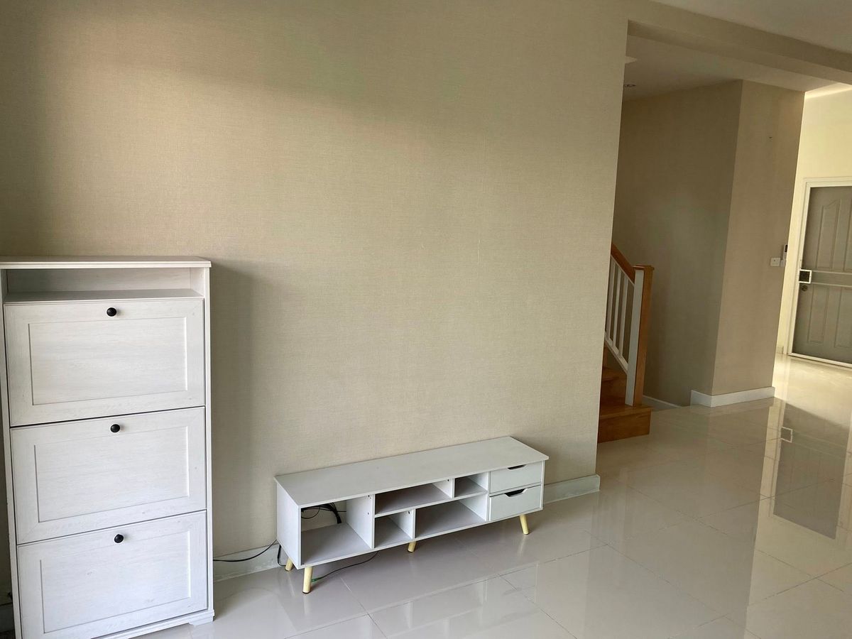 HousePattanakan, Srinakarin : P-2760 for rent/quick sale! Twin House