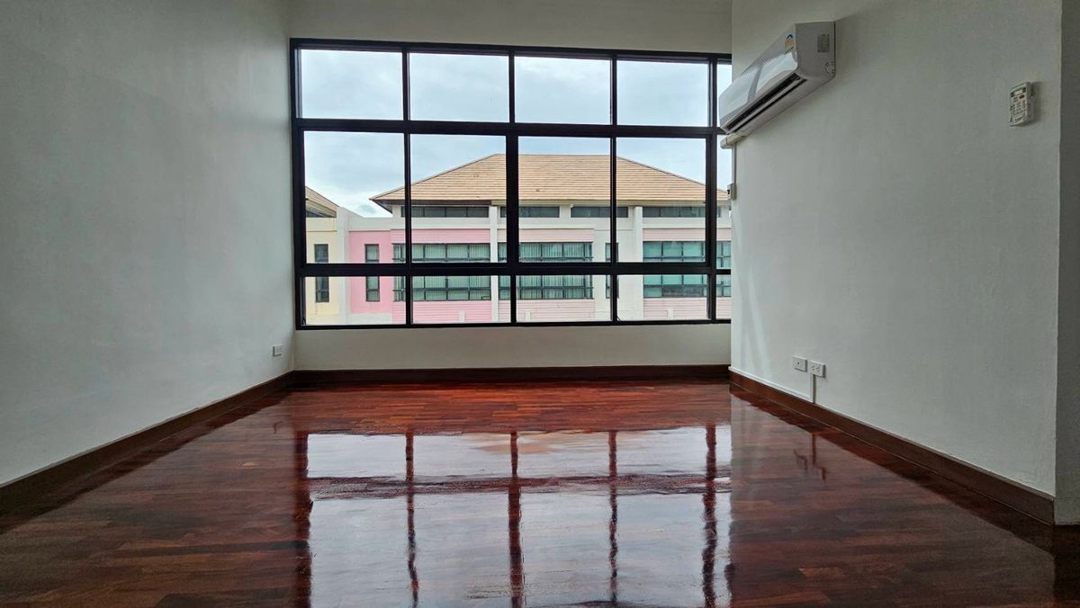 ขายโฮมออฟฟิศเลียบทางด่วนรามอินทรา : ขาย โฮมออฟฟิศ เดอะ ฮาบิแทท ศรีวรา ถนนศรีวรา ซอยลาดพร้าว 94 แขวงวังทองหลาง เขตวังทองหลาง กรุงเทพมหานคร 