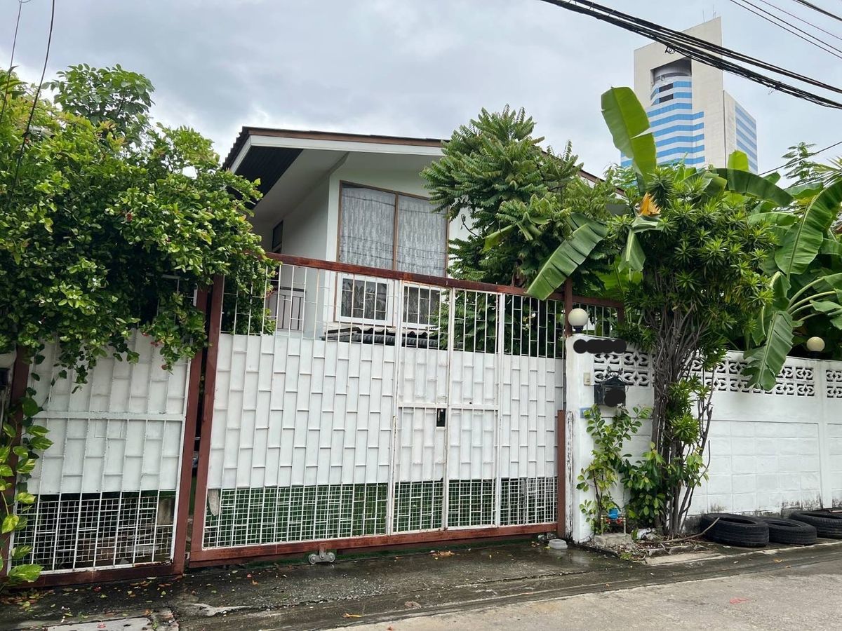 ให้เช่าบ้านลาดพร้าว เซ็นทรัลลาดพร้าว : บ้านเดี่ยว 2ชั้น จอดรถได้ 3คัน ซอยวิภาวดี20 หลังการบินไทย 3ห้องนอน 4ห้องน้ำ เฟอร์นิเจอร์ครบ