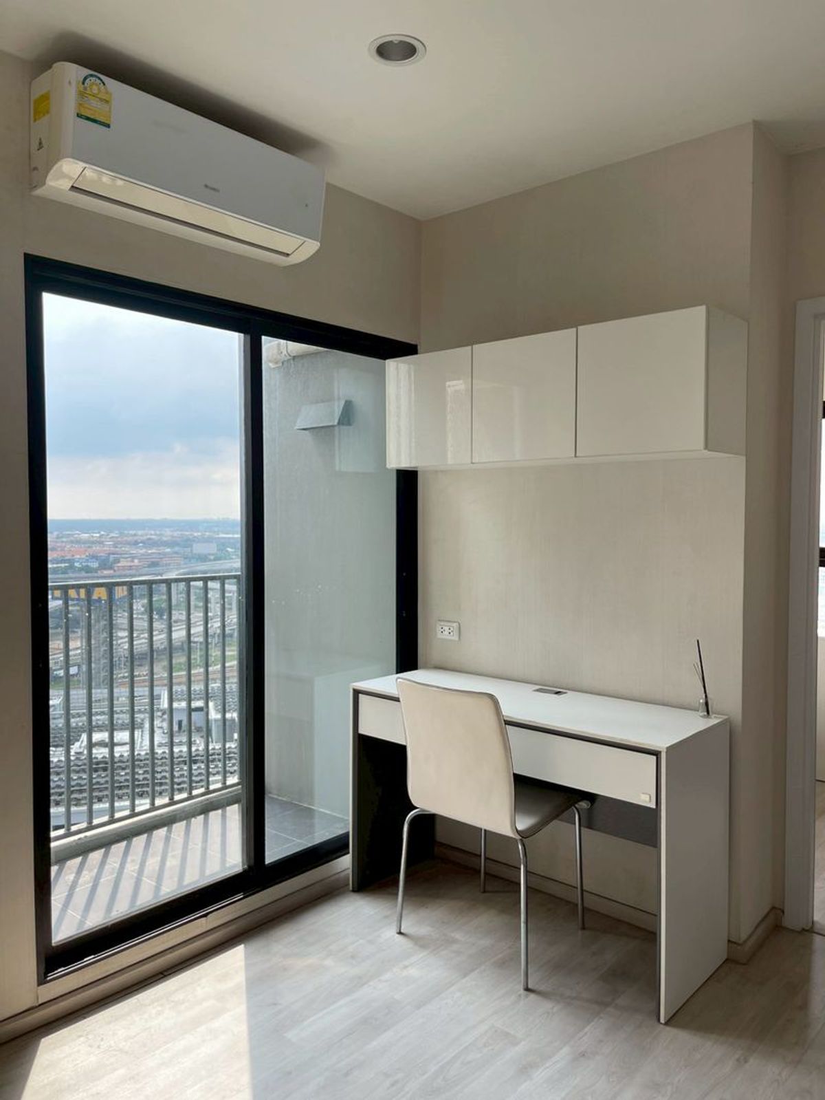 ขายคอนโดนนทบุรี บางใหญ่ บางบัวทอง : Plum Condo Central Station ขนาด 48 ตารางเมตร 2 ห้องนอน 2 ห้องน้ำ ชั้น 22 ตำบลเสาธงหิน อำเภอบางใหญ่ นนทบุรี