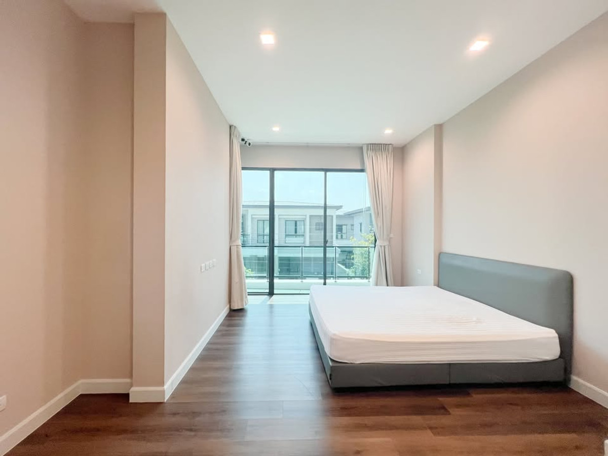 For RentHouseVipawadee, Don Mueang, Lak Si : 4Bedroom House with Smart Home System and Koi Pond near Don Mueang Airport
