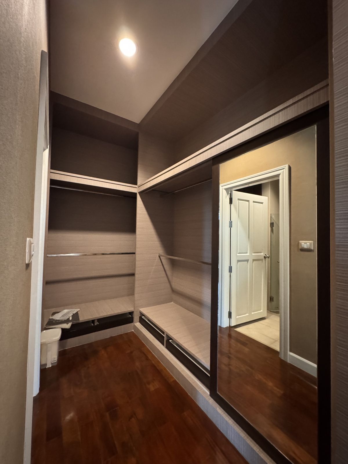 ขายบ้านพุทธมณฑล ศาลายา : (For Sale) Nirvana Icon Pinklao 19.5 ล้านบาท 3 ห้องนอน 4 ห้องน้ำ ขนาด 145 ตร.ว. โทร 0838824256 Big