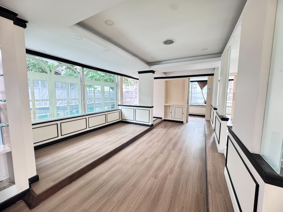 For RentRetail SpaceSukhumvit, Asoke, Thonglor : Rent a great value area of Soi Thonglor 13 (Sukhumvit 55), good location near the business area (N.1806)