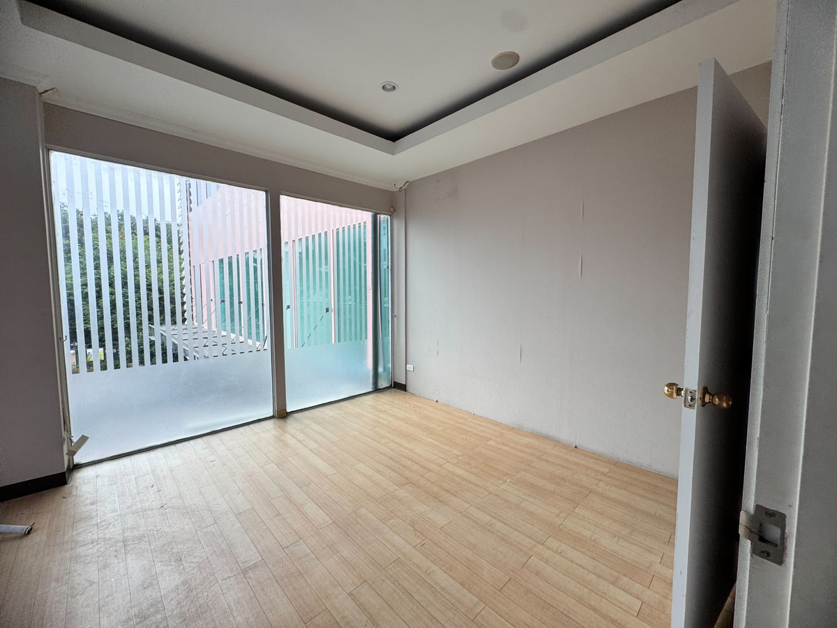 For RentRetail SpaceSukhumvit, Asoke, Thonglor : Rent a great value area of Soi Thonglor 13 (Sukhumvit 55), good location near the business area (N.1806)