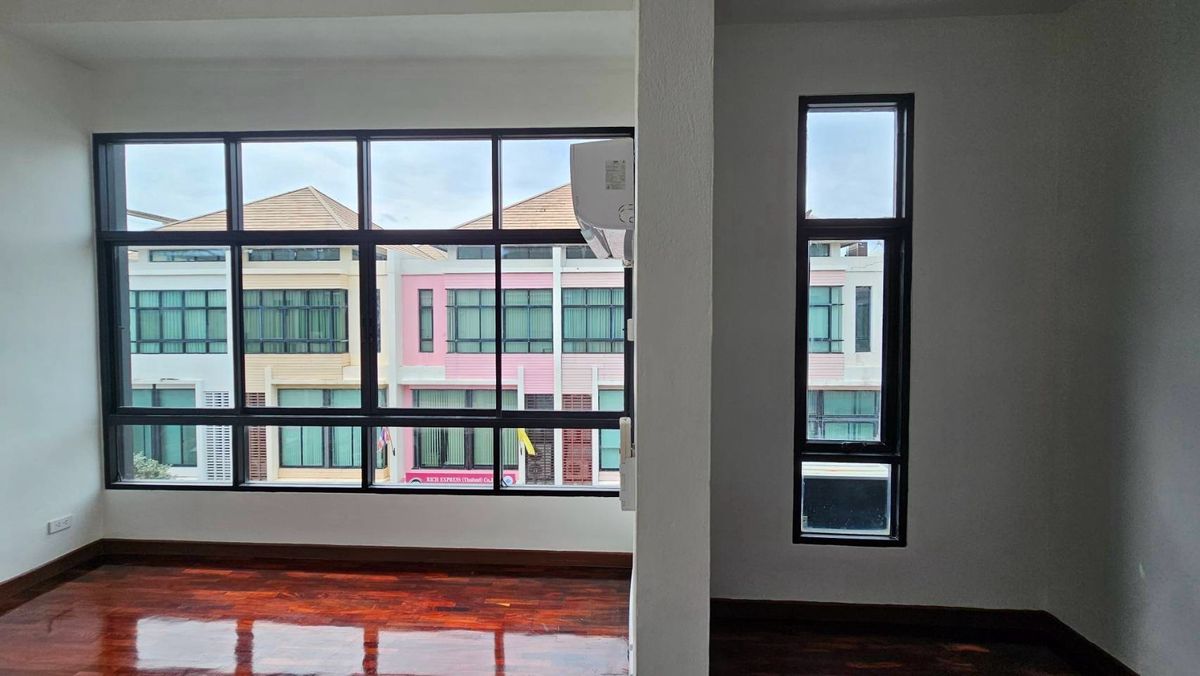 ขายโฮมออฟฟิศเลียบทางด่วนรามอินทรา : ขาย โฮมออฟฟิศ เดอะ ฮาบิแทท ศรีวรา ถนนศรีวรา ซอยลาดพร้าว 94 แขวงวังทองหลาง เขตวังทองหลาง กรุงเทพมหานคร 