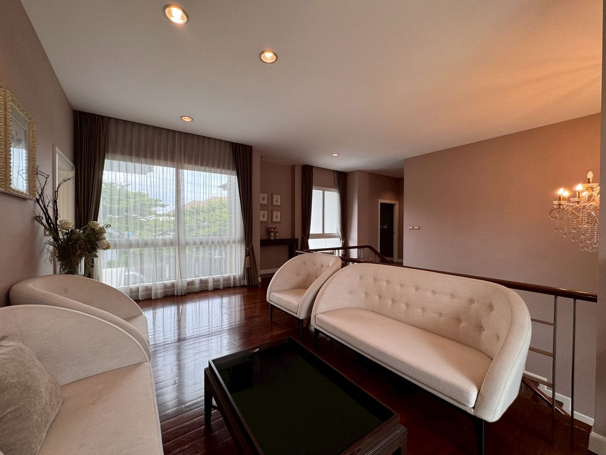 ขายบ้านพุทธมณฑล ศาลายา : (For Sale) Nirvana Icon Pinklao 19.5 ล้านบาท 3 ห้องนอน 4 ห้องน้ำ ขนาด 145 ตร.ว. โทร 0838824256 Big