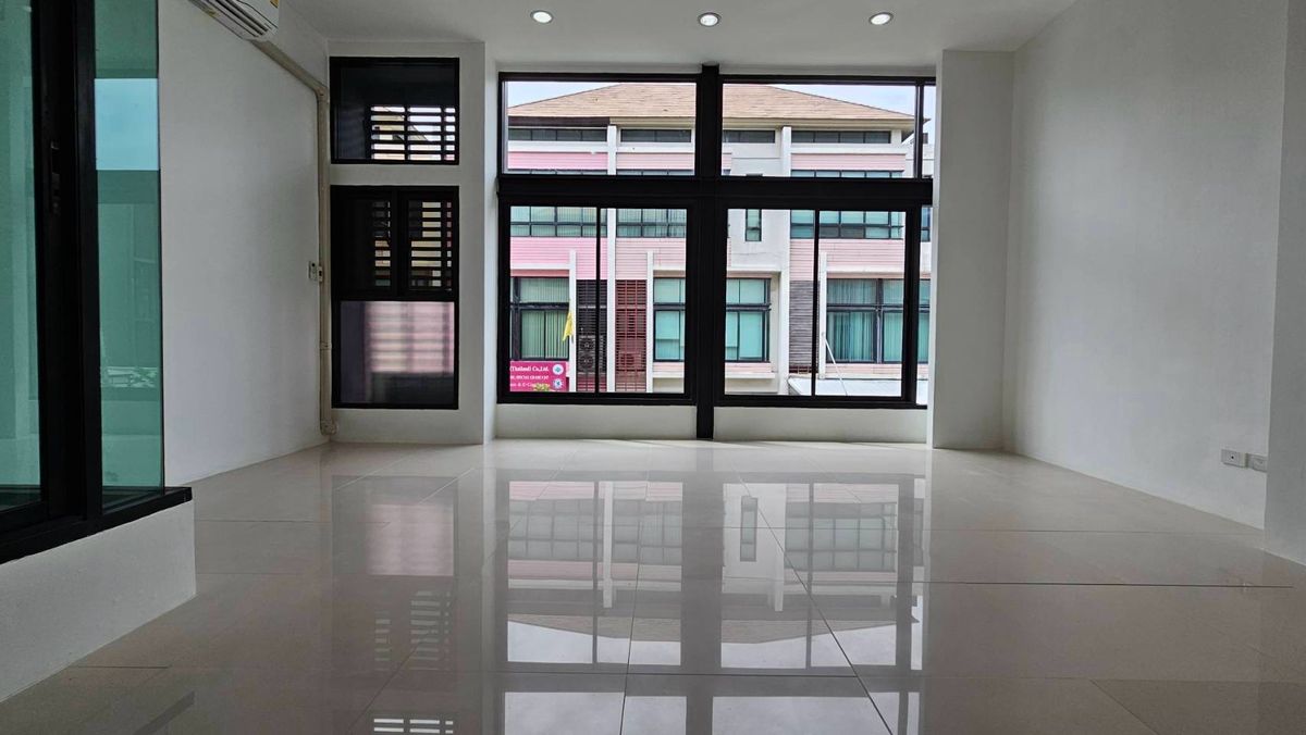 ขายโฮมออฟฟิศเลียบทางด่วนรามอินทรา : ขาย โฮมออฟฟิศ เดอะ ฮาบิแทท ศรีวรา ถนนศรีวรา ซอยลาดพร้าว 94 แขวงวังทองหลาง เขตวังทองหลาง กรุงเทพมหานคร 