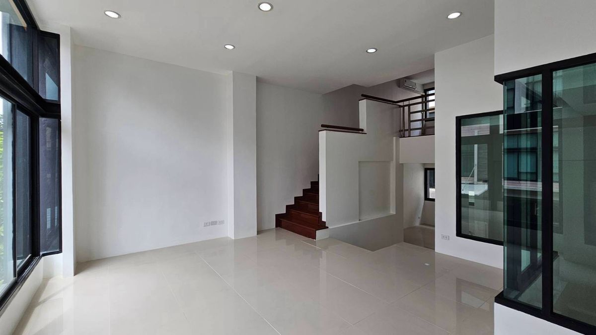 ขายโฮมออฟฟิศเลียบทางด่วนรามอินทรา : ขาย โฮมออฟฟิศ เดอะ ฮาบิแทท ศรีวรา ถนนศรีวรา ซอยลาดพร้าว 94 แขวงวังทองหลาง เขตวังทองหลาง กรุงเทพมหานคร 