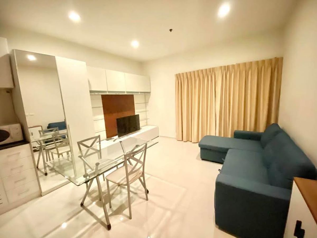 For RentCondoSukhumvit, Asoke, Thonglor : Rent a Noble Reveal. In the room, just finished renovating with a brand new mattress. Comes with electrical appliances And complete furniture ready to approach 🔥