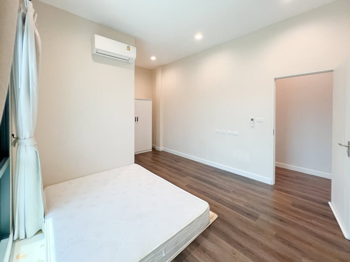 For RentHouseVipawadee, Don Mueang, Lak Si : 4Bedroom House with Smart Home System and Koi Pond near Don Mueang Airport