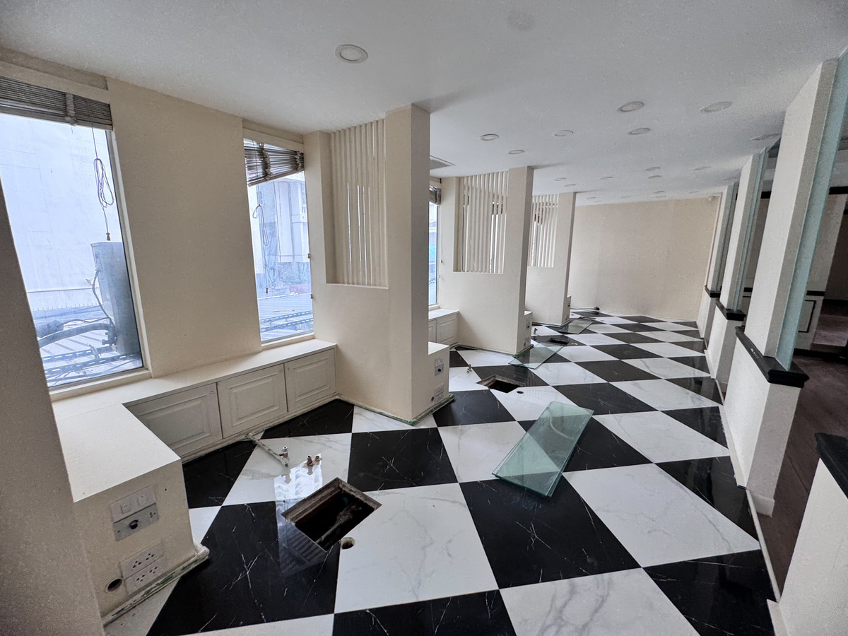 For RentRetail SpaceSukhumvit, Asoke, Thonglor : Rent a great value area of Soi Thonglor 13 (Sukhumvit 55), good location near the business area (N.1806)