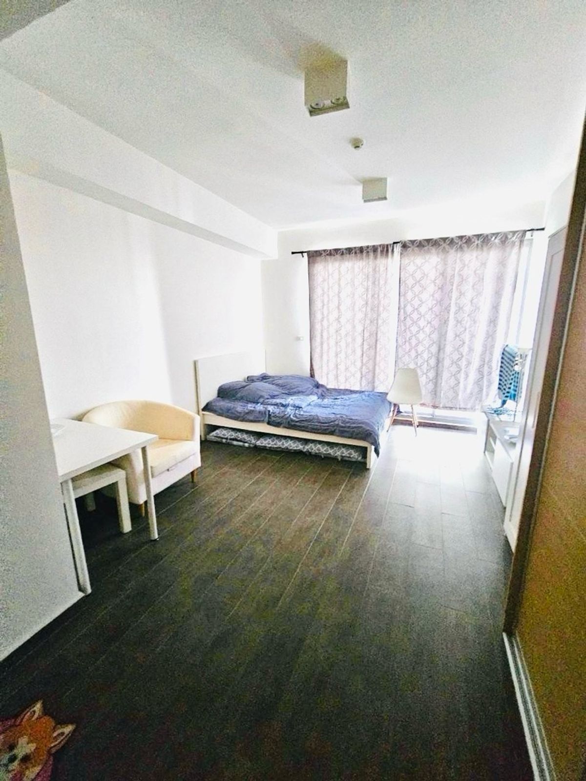For RentCondoSukhumvit, Asoke, Thonglor : for rent The Lofts Ekkamai  
 1 bathroom 