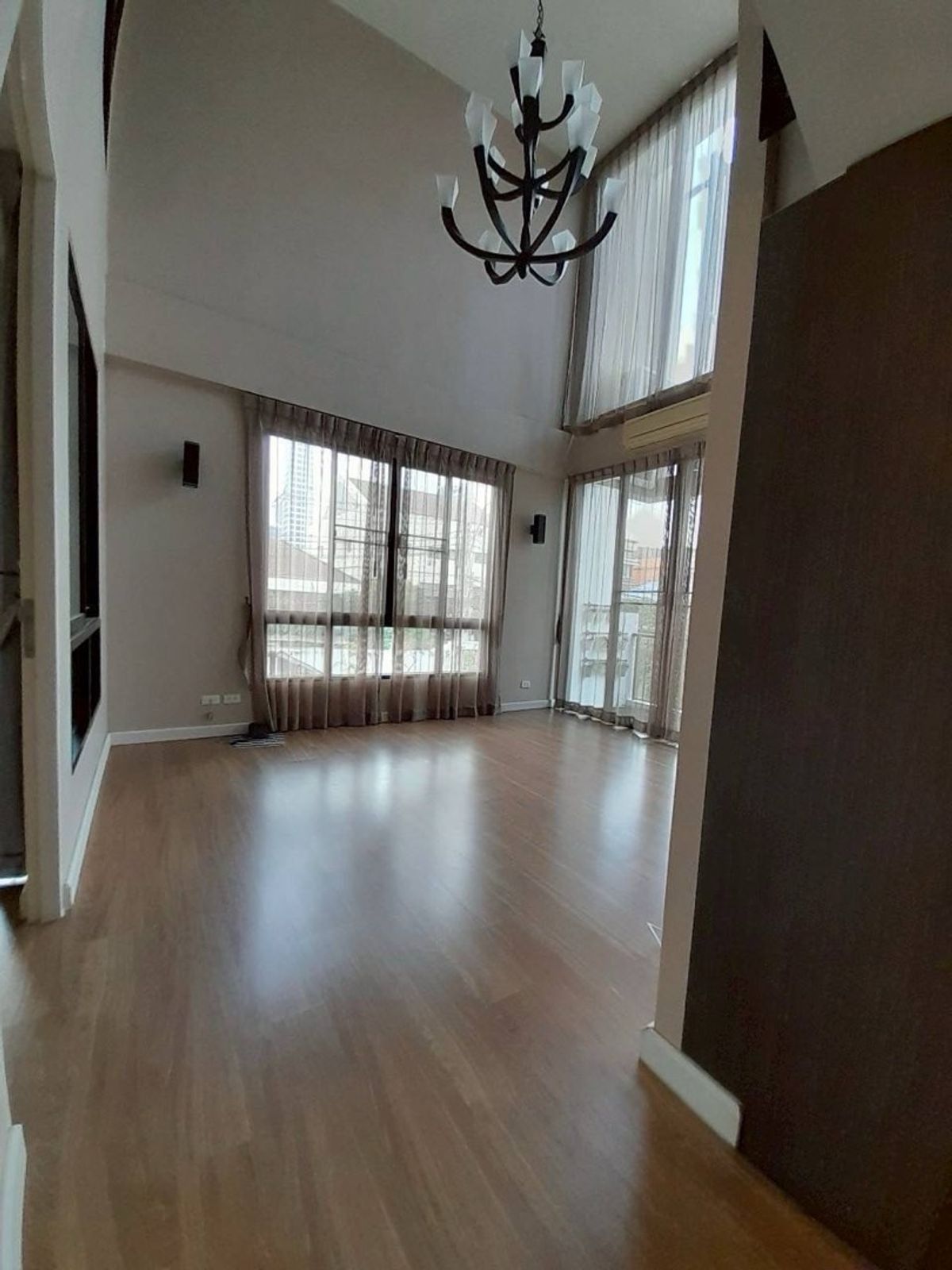 ขายทาวน์โฮมอ่อนนุช อุดมสุข : Townhome 3 ชั้นครึ่ง ราคาดี เงียบสงบ เดินทางสะดวก ใกล้จุดขึ้นลงทางด่วน