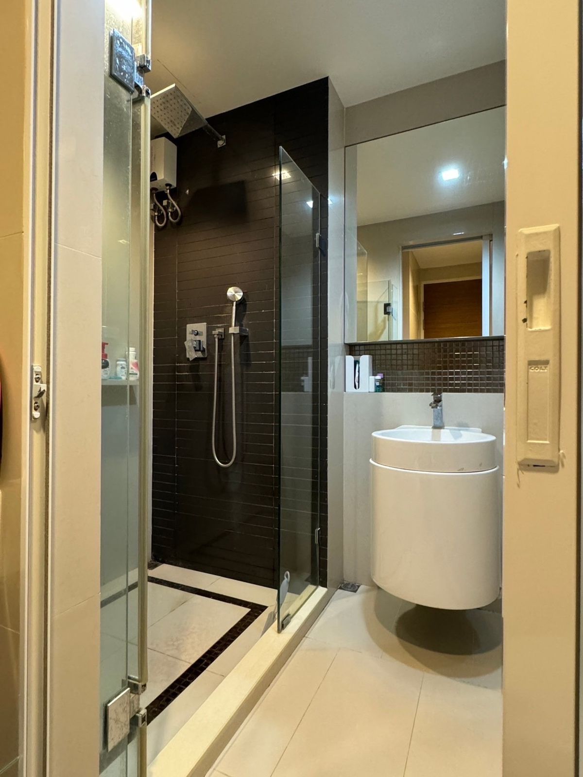 For SaleCondoSapankwai,Jatujak : ⚡️Hot Priceound ️ 🔥35SQM only 3,490,000 views in front of the project is not the best block in the project.