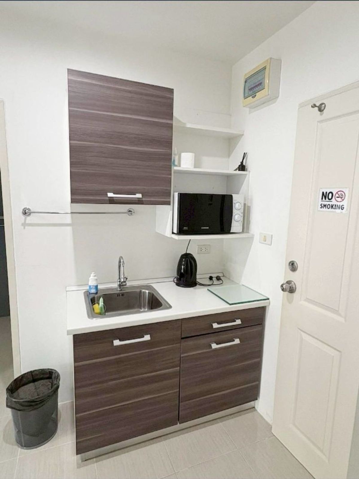 For RentCondoPattaya, Bangsaen, Chonburi : The AD BANGSARAY LAKE & Resort condo is a dual room, a dual room to find a total of 1 large room, 51 sqm. Building C, 4th floor, condo is opposite the Bangsaeng Municipality, Sattahip District, Chon Buri Province.