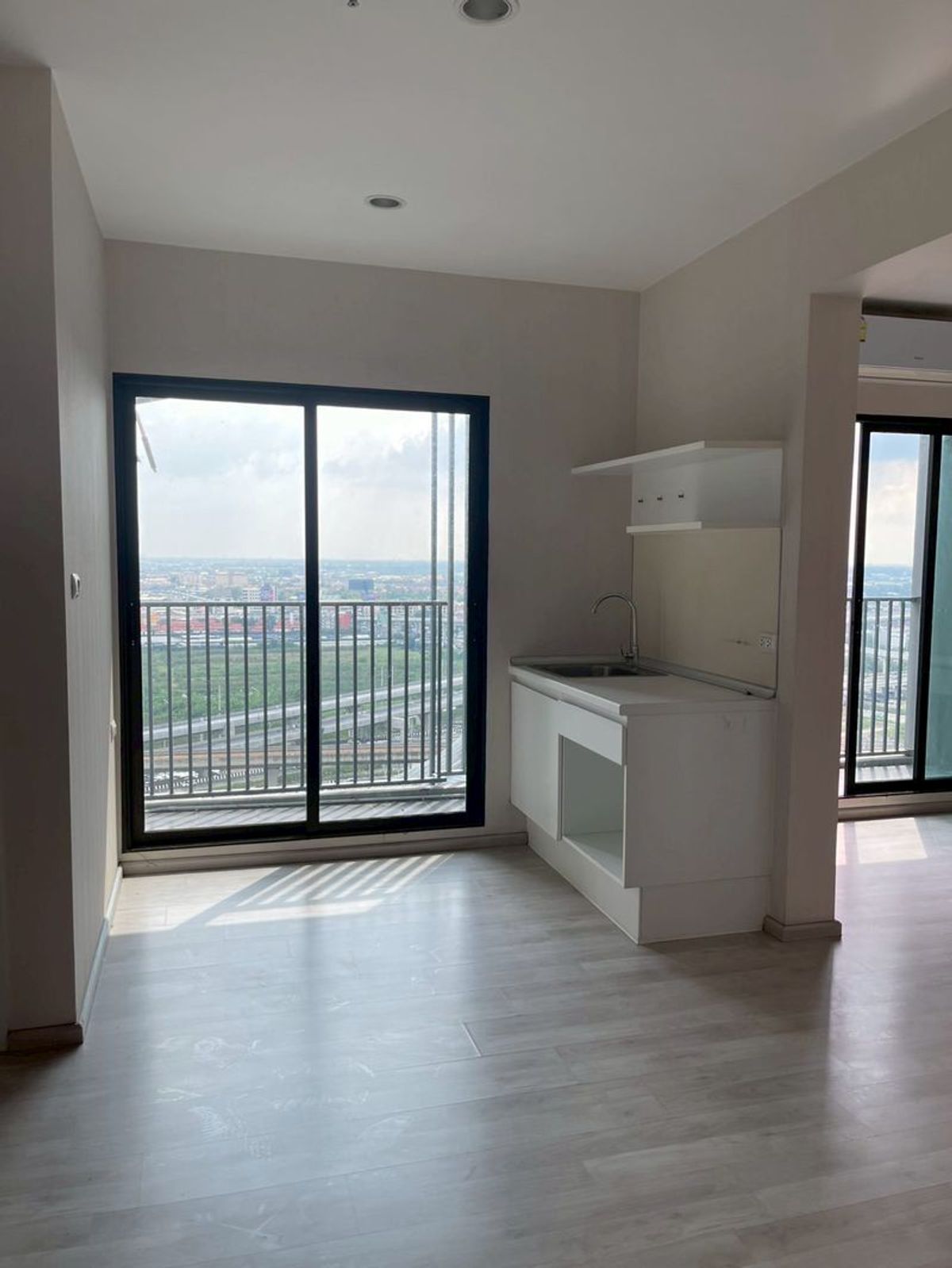 ขายคอนโดนนทบุรี บางใหญ่ บางบัวทอง : Plum Condo Central Station ขนาด 48 ตารางเมตร 2 ห้องนอน 2 ห้องน้ำ ชั้น 22 ตำบลเสาธงหิน อำเภอบางใหญ่ นนทบุรี