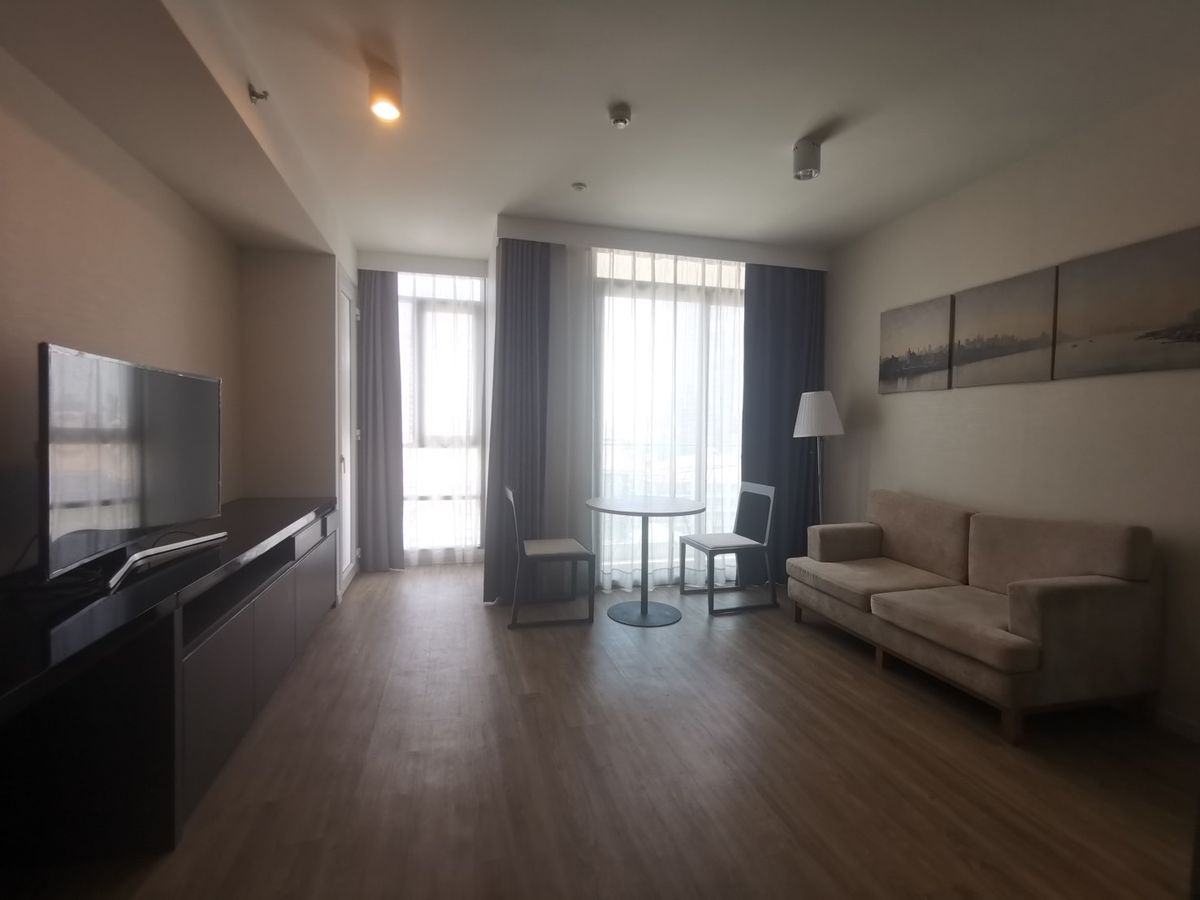 For RentCondoSilom, Saladaeng, Bangrak : Condo for rent for SIAMESE SURAWONG condo. Ready to contact LINE @goodmanpro or call 0999029192.