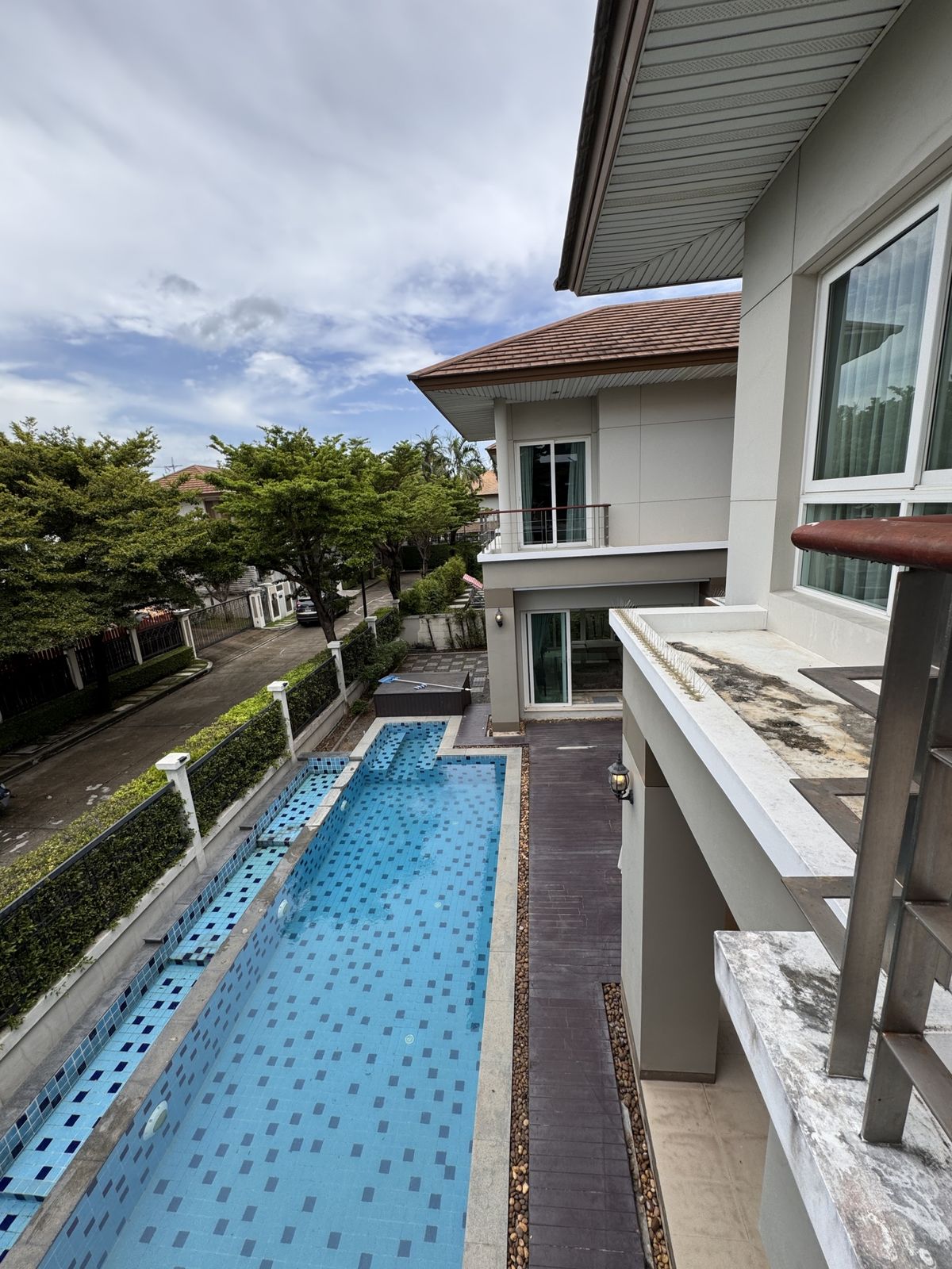 ขายบ้านพุทธมณฑล ศาลายา : (For Sale) Nirvana Icon Pinklao 19.5 ล้านบาท 3 ห้องนอน 4 ห้องน้ำ ขนาด 145 ตร.ว. โทร 0838824256 Big