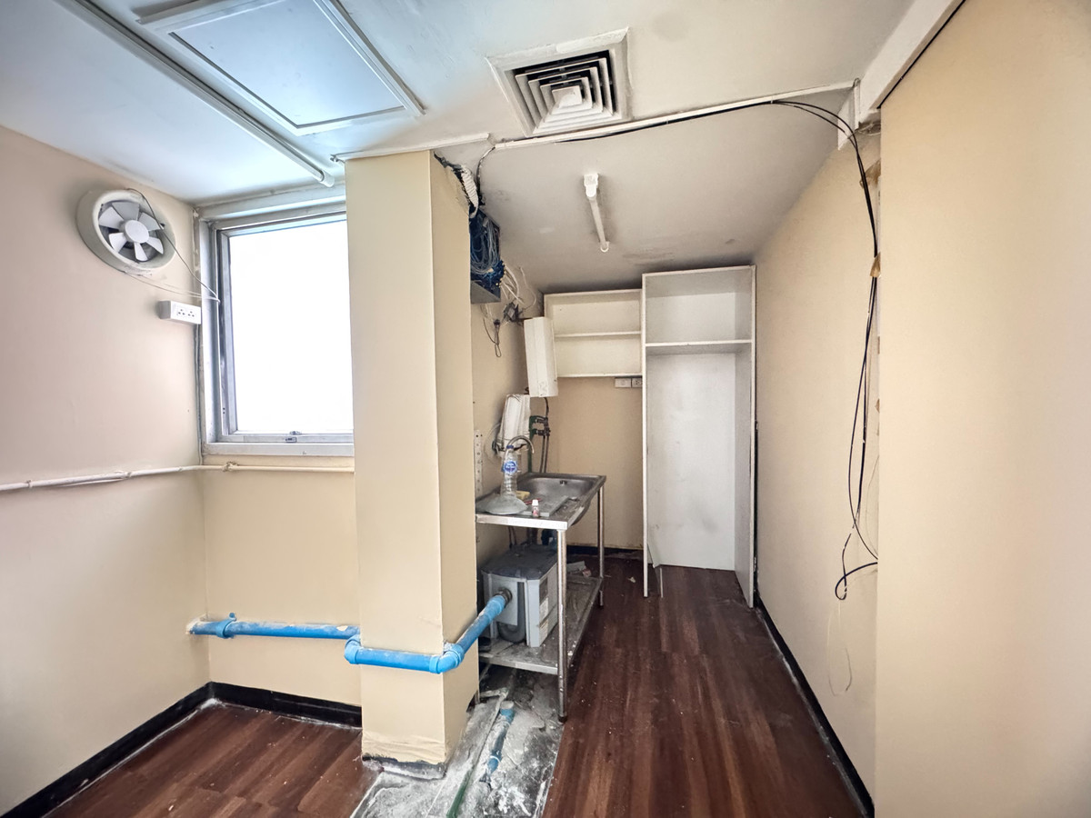 For RentRetail SpaceSukhumvit, Asoke, Thonglor : Rent a great value area of Soi Thonglor 13 (Sukhumvit 55), good location near the business area (N.1806)