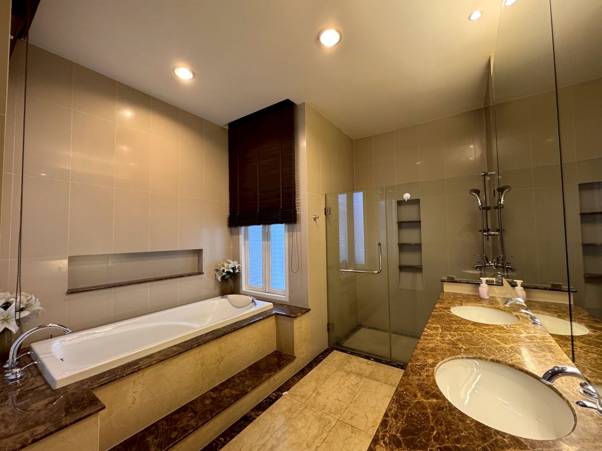 ขายบ้านพุทธมณฑล ศาลายา : (For Sale) Nirvana Icon Pinklao 19.5 ล้านบาท 3 ห้องนอน 4 ห้องน้ำ ขนาด 145 ตร.ว. โทร 0838824256 Big