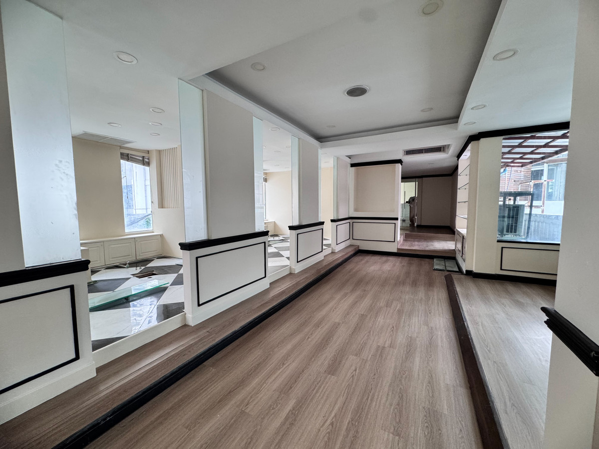For RentRetail SpaceSukhumvit, Asoke, Thonglor : Rent a great value area of Soi Thonglor 13 (Sukhumvit 55), good location near the business area (N.1806)