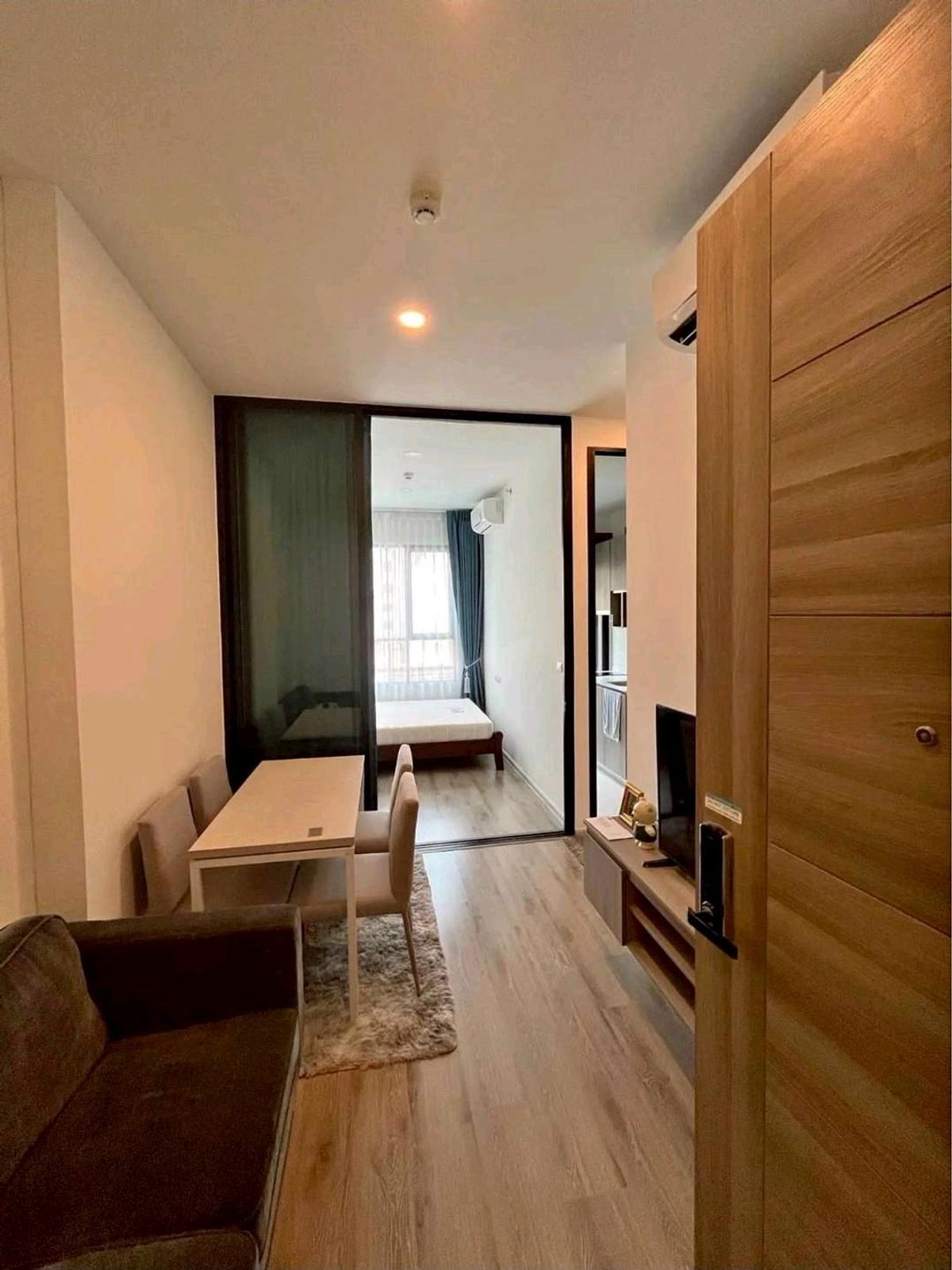 ให้เช่าคอนโดรามคำแหง หัวหมาก : ให้เช่า KnightsBridge Collage Ramkhamhaeng
ห้องสวย เฟอร์ครบ พร้อมอยู่!