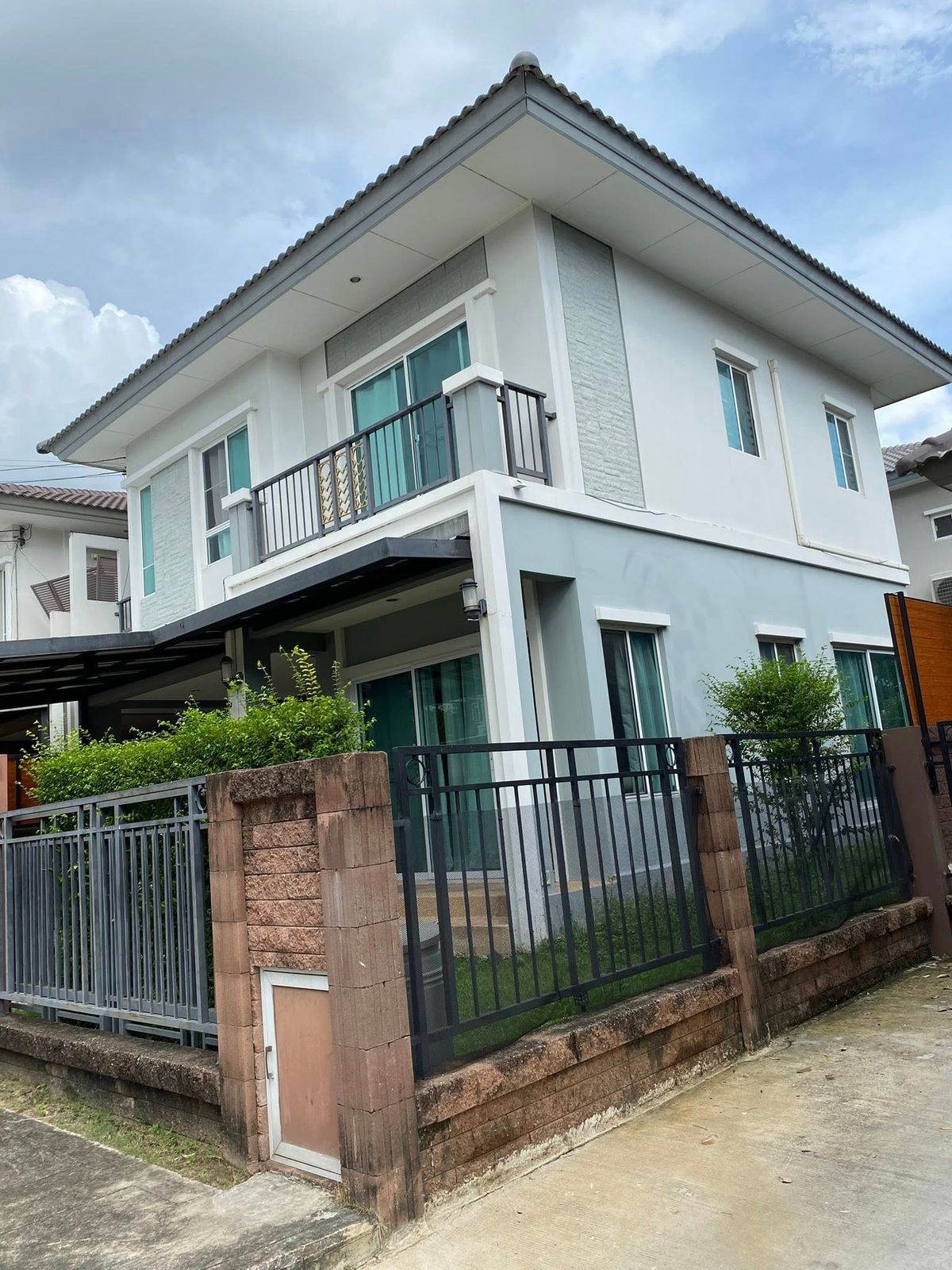 HousePattanakan, Srinakarin : P-2760 for rent/quick sale! Twin House