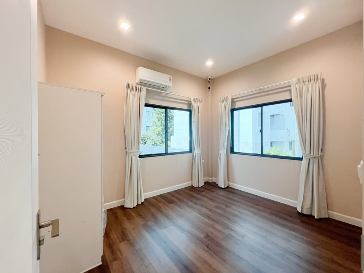 For RentHouseVipawadee, Don Mueang, Lak Si : 4Bedroom House with Smart Home System and Koi Pond near Don Mueang Airport