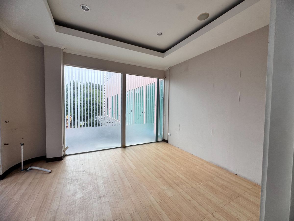 For RentRetail SpaceSukhumvit, Asoke, Thonglor : Rent a great value area of Soi Thonglor 13 (Sukhumvit 55), good location near the business area (N.1806)