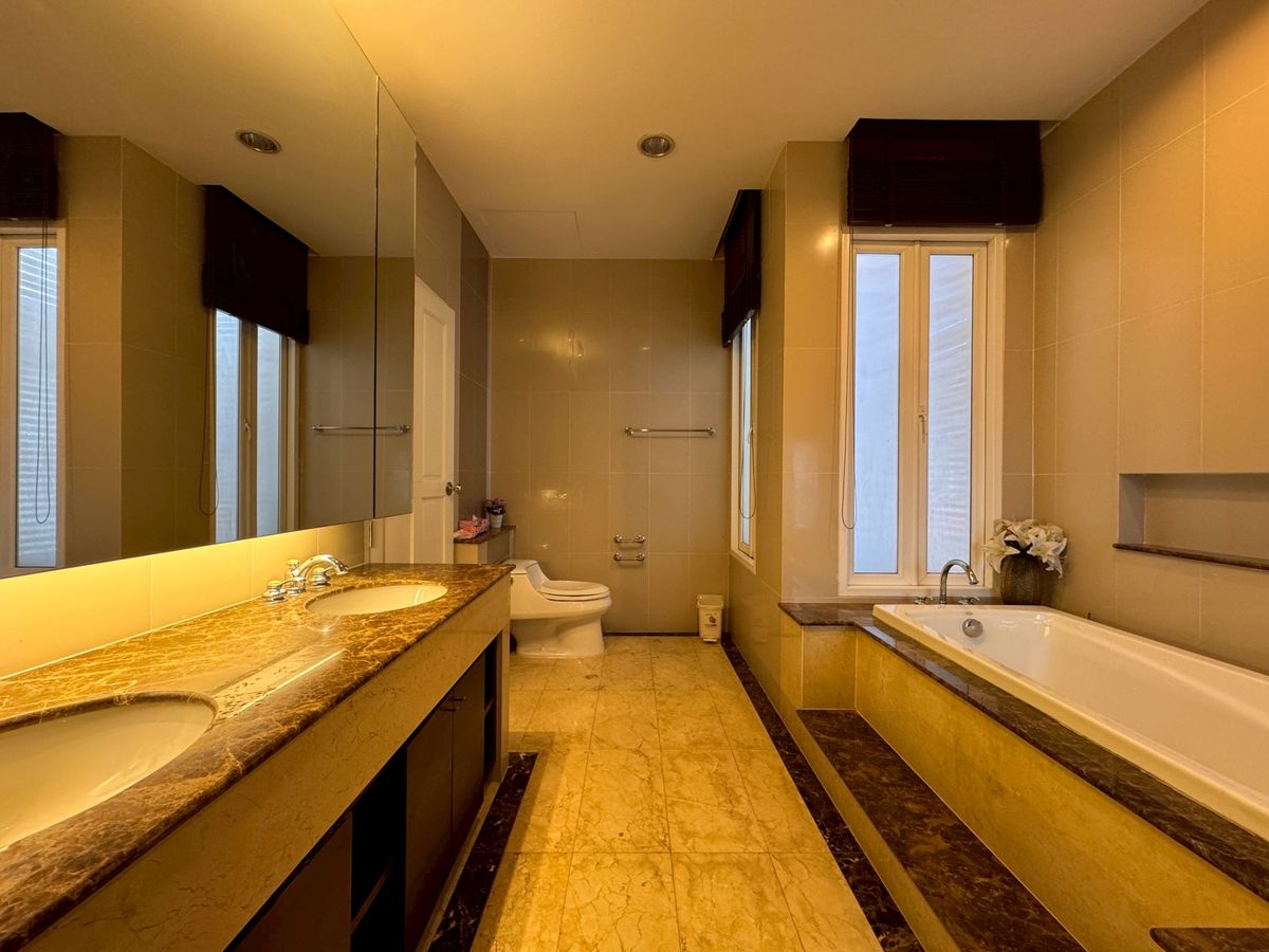 ขายบ้านพุทธมณฑล ศาลายา : (For Sale) Nirvana Icon Pinklao 19.5 ล้านบาท 3 ห้องนอน 4 ห้องน้ำ ขนาด 145 ตร.ว. โทร 0838824256 Big