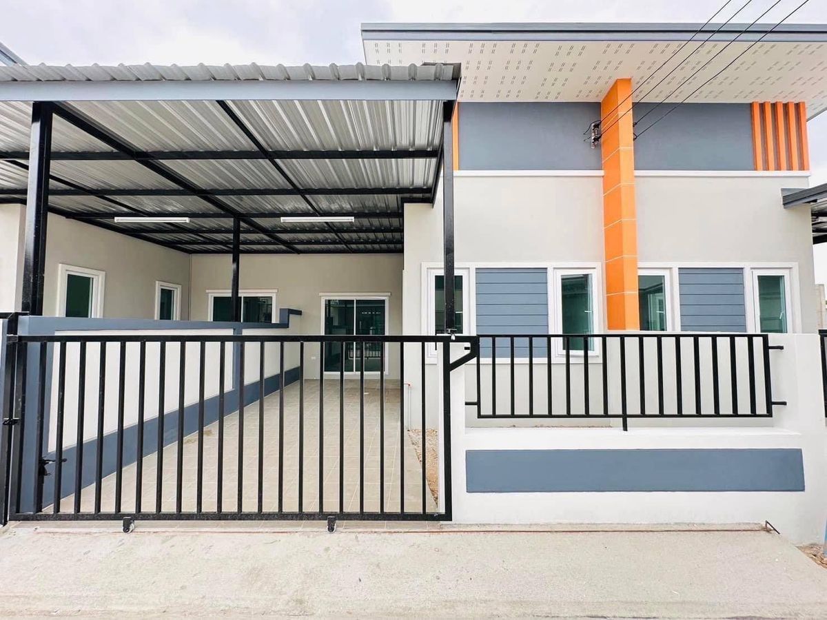 For SaleTownhomeRayong : House for sale, townhome, 23 sq.who, 2 bedrooms, 2 water, 1 kitchen, 1 park, near the mall near the school, near the market, experience the nature of less than 1.4 negative