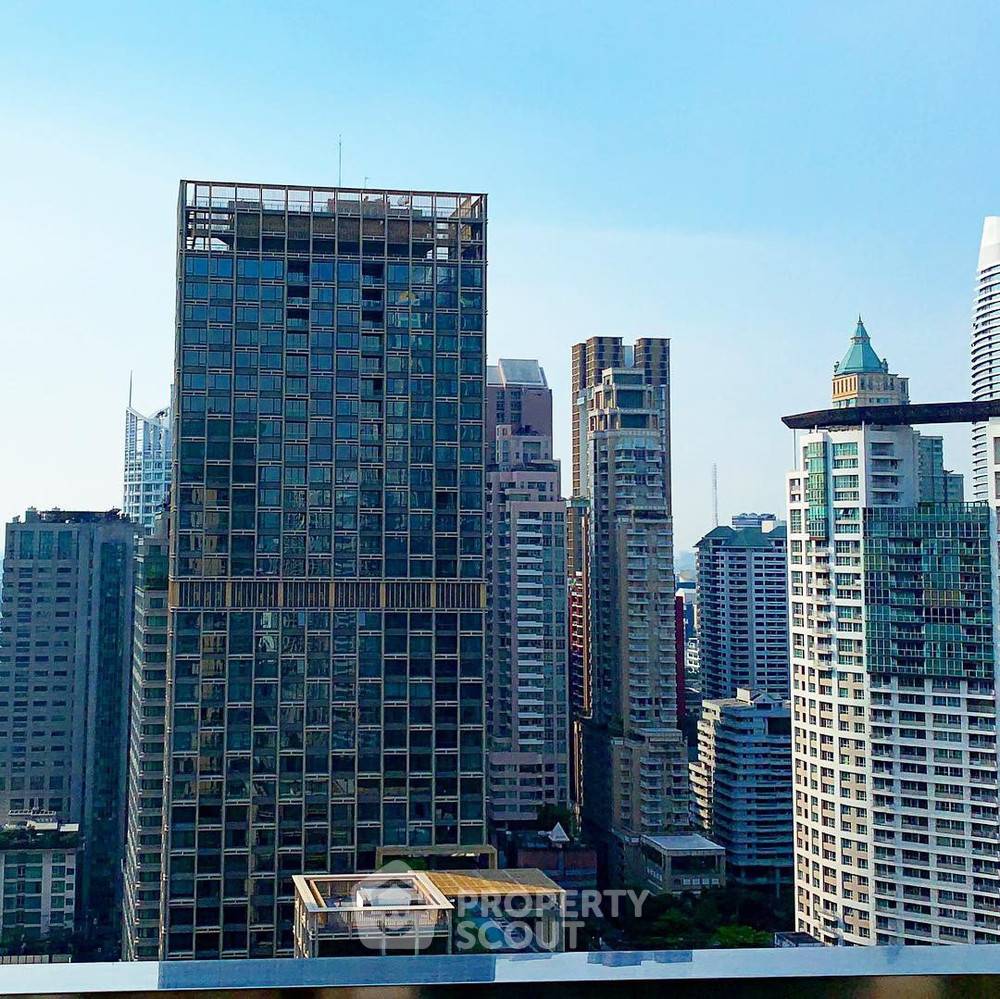 For SaleCondoWitthayu, Chidlom, Langsuan, Ploenchit : 2-BR Condo at Oriental Residence near BTS Phloen Chit
