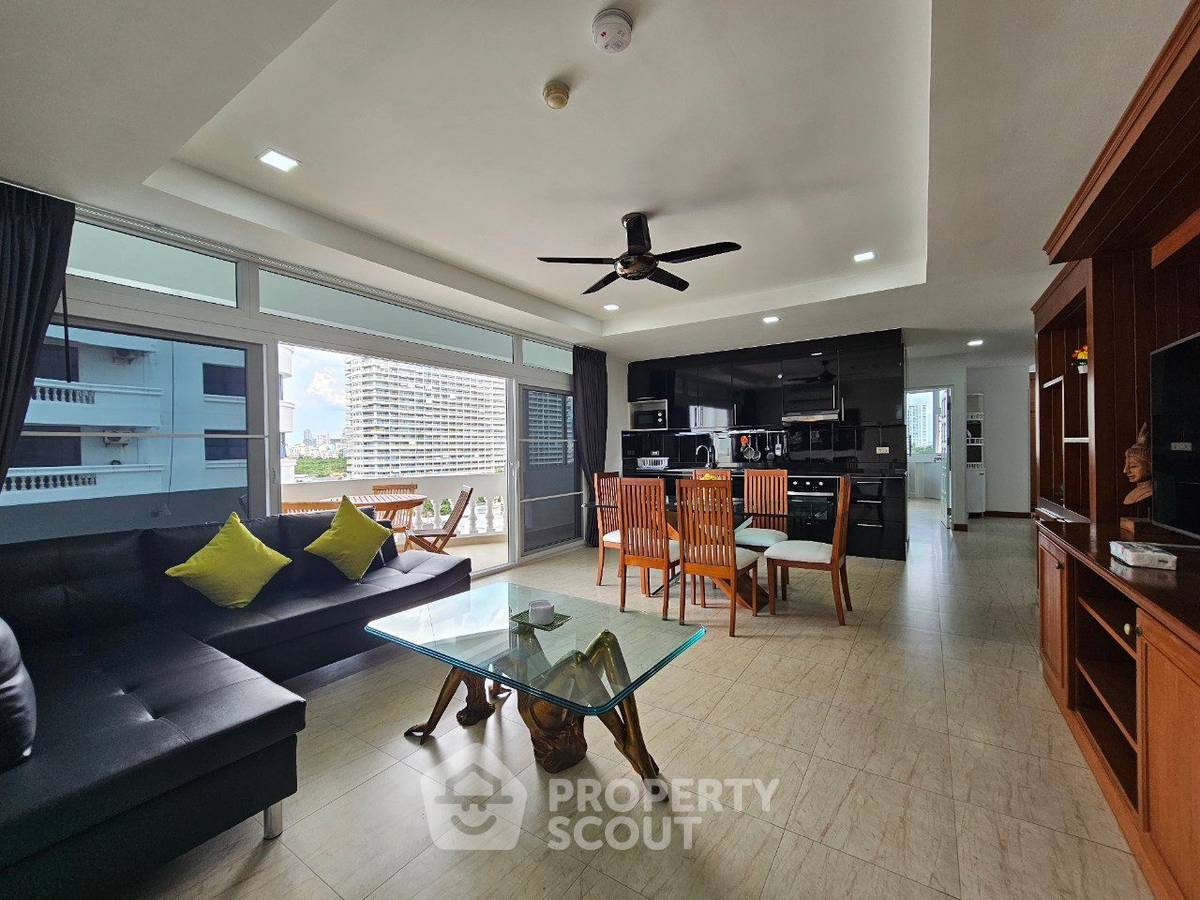 For SaleCondoPattaya, Bangsaen, Chonburi : 2-BR Condo at Jomtien Complex Condotel close to Jomtien Beach