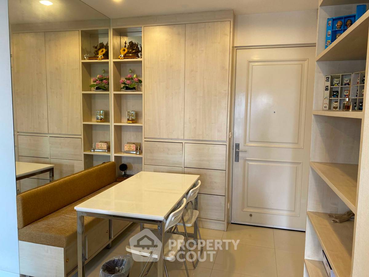 For SaleCondoWongwianyai, Charoennakor : 2-BR Condo at Q House Sathorn near BTS Krung Thon Buri