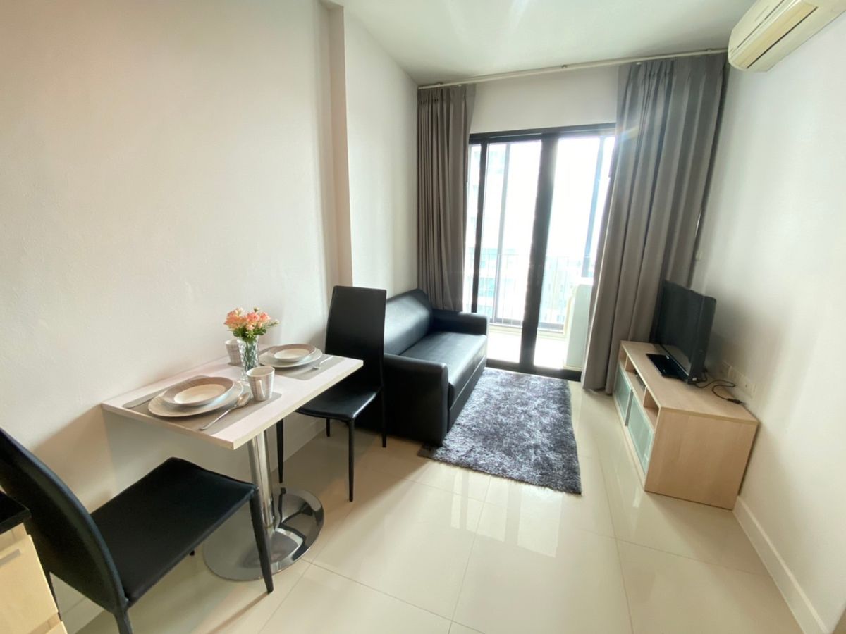 For RentCondoRatchadapisek, Huaikwang, Suttisan : 🌆 For Rent: IDEO Ratchada - Huaykwang | High Floor Unit with Stunning City View & Bathtub | Near MRT Huai Khwang 🌃