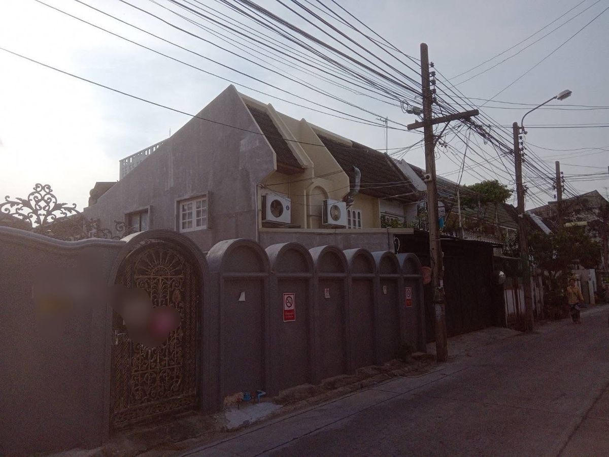 ให้เช่าร้านค้า/ตลาดนัดสะพานควาย จตุจักร : ปล่อยเช่า ที่ดิน 307 ตารางวา พร้อมสิ่งปลูกสร้าง ที่จอดรถ 10 คัน ซอยอินทามระ 3 ทำเลย่าน พญาไท และ อารีย์ ใกล้ รถไฟฟ้า BTS สถานี สะพานควาย เดินทางสะดวก