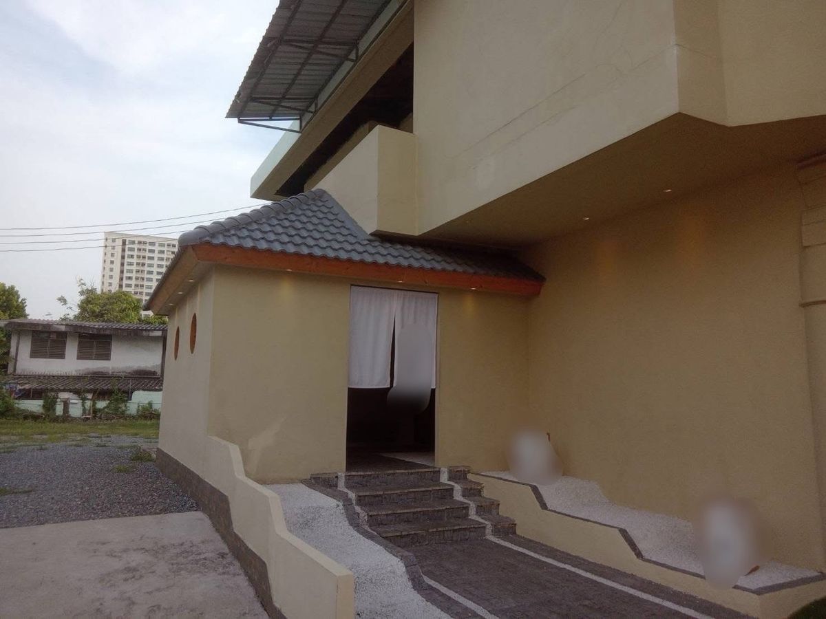 ให้เช่าร้านค้า/ตลาดนัดสะพานควาย จตุจักร : ปล่อยเช่า ที่ดิน 307 ตารางวา พร้อมสิ่งปลูกสร้าง ที่จอดรถ 10 คัน ซอยอินทามระ 3 ทำเลย่าน พญาไท และ อารีย์ ใกล้ รถไฟฟ้า BTS สถานี สะพานควาย เดินทางสะดวก